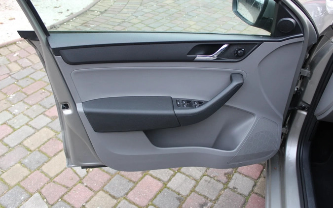 Skoda RAPID cena 35900 przebieg: 63995, rok produkcji 2014 z Baranów Sandomierski małe 326
